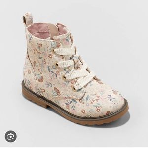 NIB NWT Cat & Jack Giovanna Boots - size 12